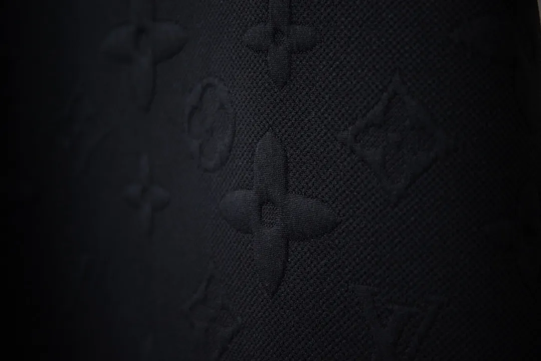 🅿️180 high quality LV 25 SS spring and summer latest round neck fashionable short-sleeved T-shirt, official website synchronization, pure cotton fabric at the counter! Comfortable against the skin, durable and easy to wear, classic and simple logo design, meticulous original craftsmanship, customized 260g vat-dyed fabric, very comfortable to the touch, latest brick cabinet synchronization, OS off-shoulder version, fashionable and personalized, super versatile and good-looking, very suitable for both men and women, must-have style, hang tag, collar label, washed wheat, complete with three labels S M L XL